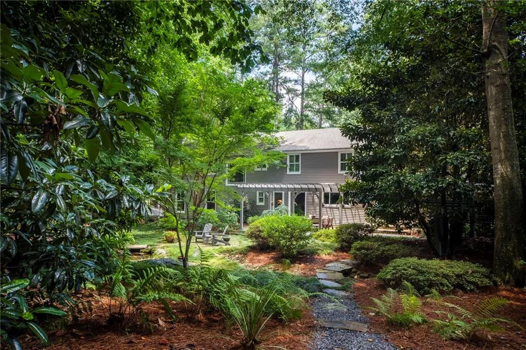 5515 Cross Gate Court, Sandy Springs, Georgia 30327, 4 Bedrooms Bedrooms, ,2 BathroomsBathrooms,Residential,Sold,5515 Cross Gate Court,6755406