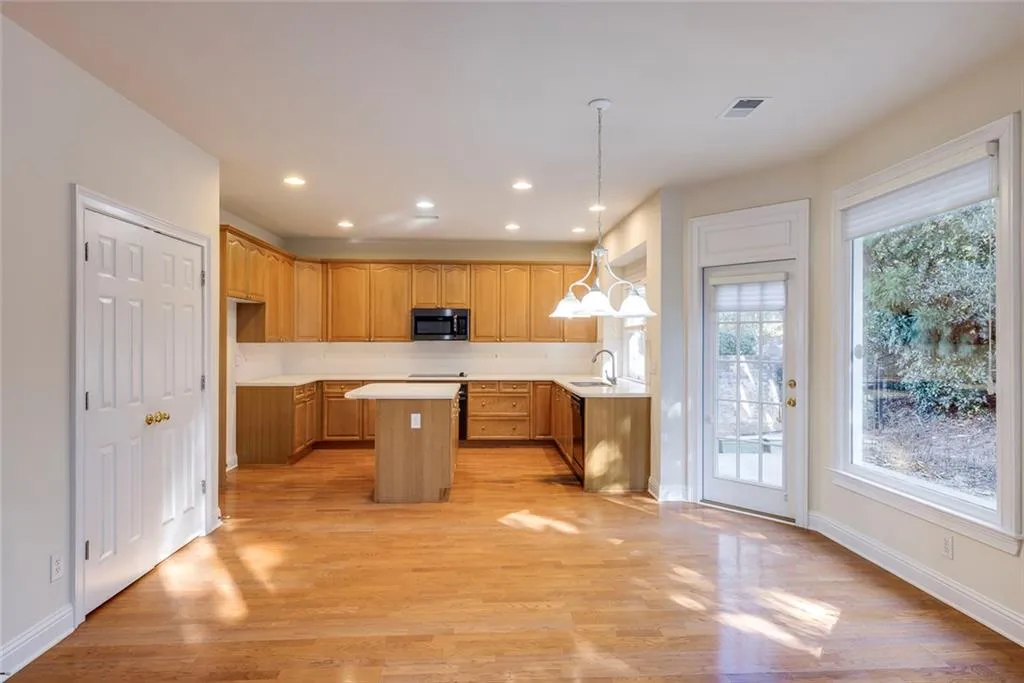 6350 Glen Oaks Lane Ne, Atlanta, Georgia 30328, 4 Bedrooms Bedrooms, ,4 BathroomsBathrooms,Residential,Sold,6350 Glen Oaks Lane Ne,7704768