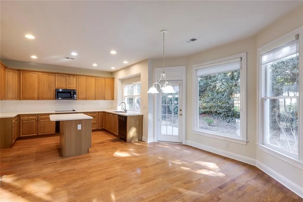 6350 Glen Oaks Lane Ne, Atlanta, Georgia 30328, 4 Bedrooms Bedrooms, ,4 BathroomsBathrooms,Residential,Sold,6350 Glen Oaks Lane Ne,7704768