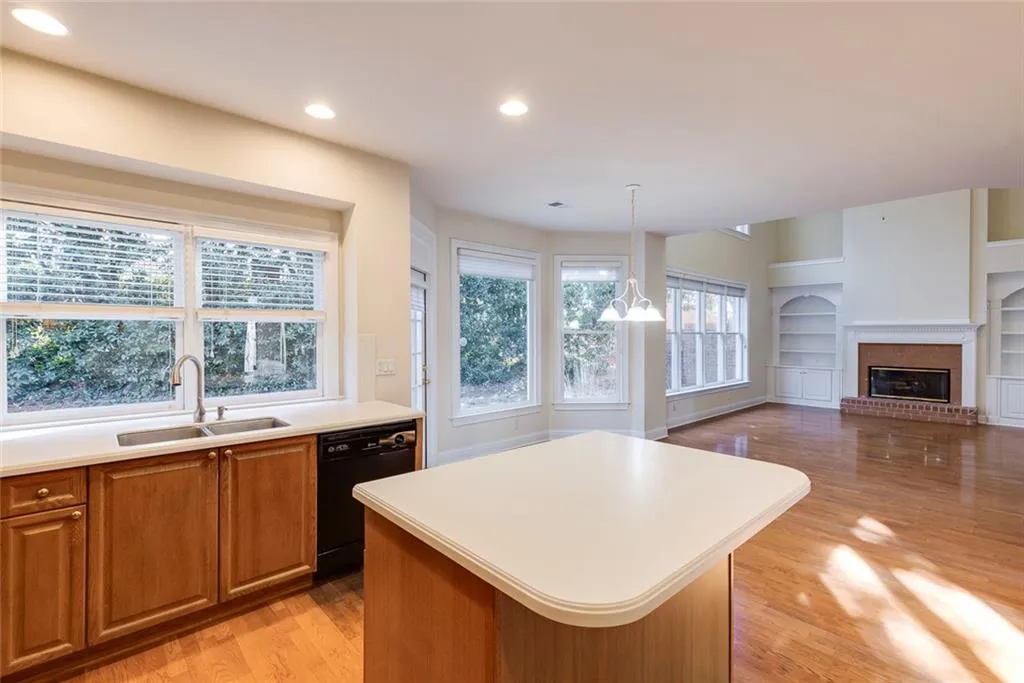 6350 Glen Oaks Lane Ne, Atlanta, Georgia 30328, 4 Bedrooms Bedrooms, ,4 BathroomsBathrooms,Residential,Sold,6350 Glen Oaks Lane Ne,7704768