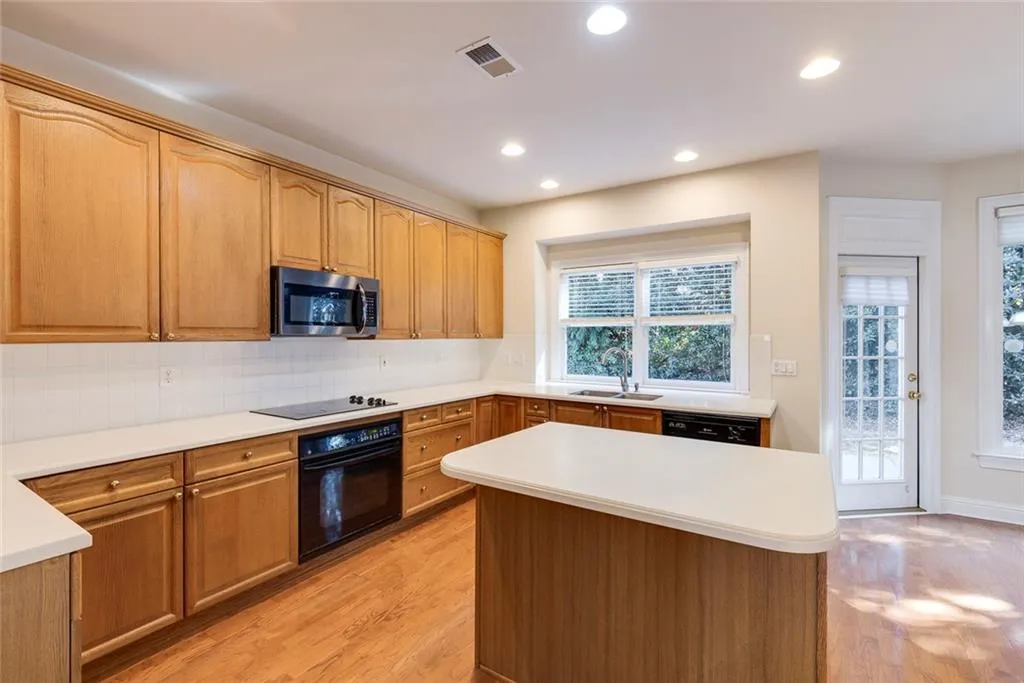 6350 Glen Oaks Lane Ne, Atlanta, Georgia 30328, 4 Bedrooms Bedrooms, ,4 BathroomsBathrooms,Residential,Sold,6350 Glen Oaks Lane Ne,7704768