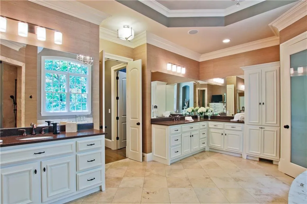 4777 Lake Forrest Drive Nw, Sandy Springs, Georgia 30342, 6 Bedrooms Bedrooms, ,5 BathroomsBathrooms,Residential,Sold,4777 Lake Forrest Drive Nw,5871996