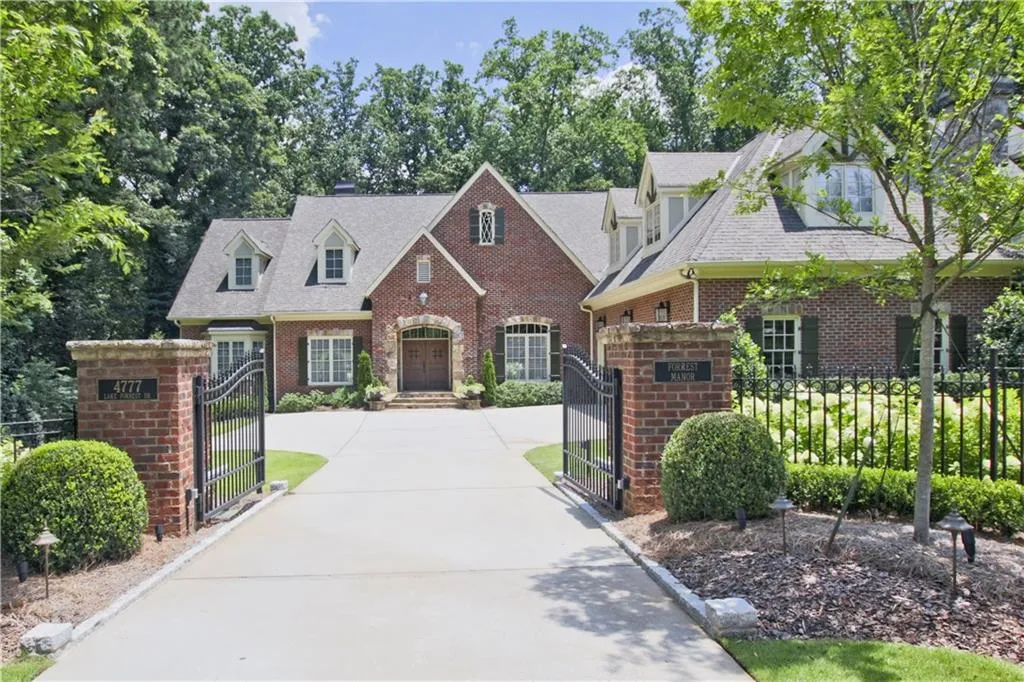 4777 Lake Forrest Drive Nw, Sandy Springs, Georgia 30342, 6 Bedrooms Bedrooms, ,5 BathroomsBathrooms,Residential,Sold,4777 Lake Forrest Drive Nw,5871996