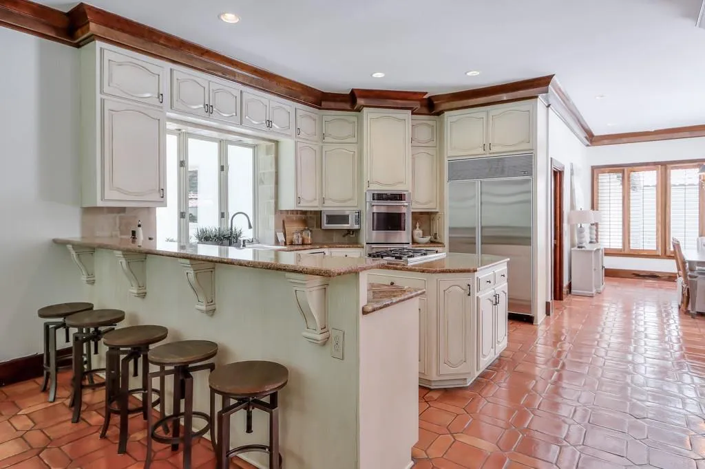 7500 Wildercliff Drive, Atlanta, Georgia 30328, 5 Bedrooms Bedrooms, ,5 BathroomsBathrooms,Residential,Sold,7500 Wildercliff Drive,7047083