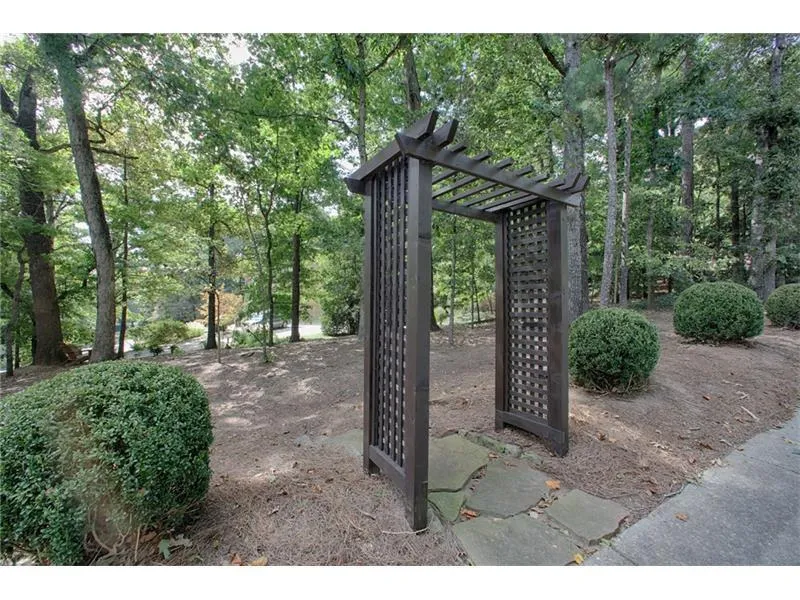 335 Green Glen Way, Sandy Springs, Georgia 30327, 5 Bedrooms Bedrooms, ,3 BathroomsBathrooms,Residential,Sold,335 Green Glen Way,5968131