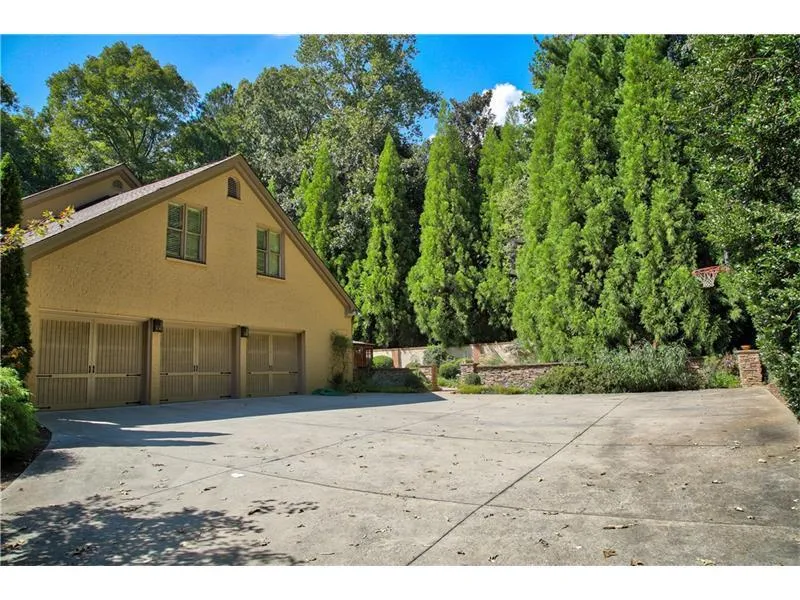 335 Green Glen Way, Sandy Springs, Georgia 30327, 5 Bedrooms Bedrooms, ,3 BathroomsBathrooms,Residential,Sold,335 Green Glen Way,5968131