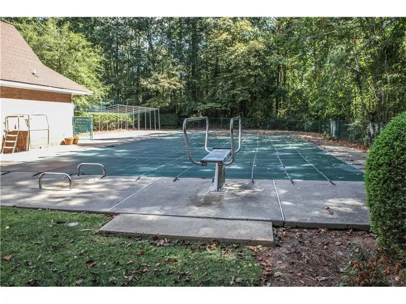 335 Green Glen Way, Sandy Springs, Georgia 30327, 5 Bedrooms Bedrooms, ,3 BathroomsBathrooms,Residential,Sold,335 Green Glen Way,5968131