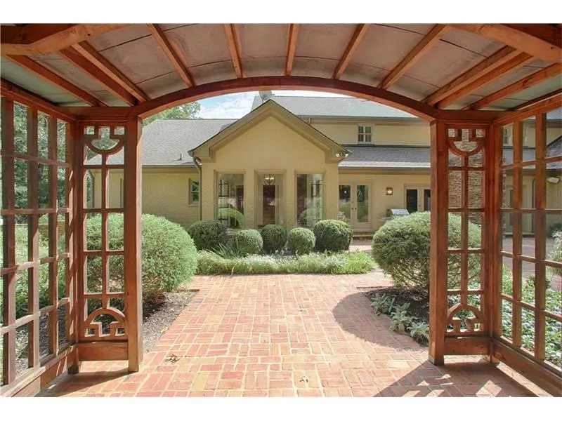335 Green Glen Way, Sandy Springs, Georgia 30327, 5 Bedrooms Bedrooms, ,3 BathroomsBathrooms,Residential,Sold,335 Green Glen Way,5968131