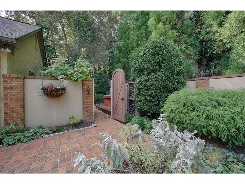 335 Green Glen Way, Sandy Springs, Georgia 30327, 5 Bedrooms Bedrooms, ,3 BathroomsBathrooms,Residential,Sold,335 Green Glen Way,5968131
