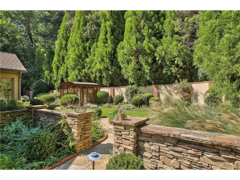335 Green Glen Way, Sandy Springs, Georgia 30327, 5 Bedrooms Bedrooms, ,3 BathroomsBathrooms,Residential,Sold,335 Green Glen Way,5968131