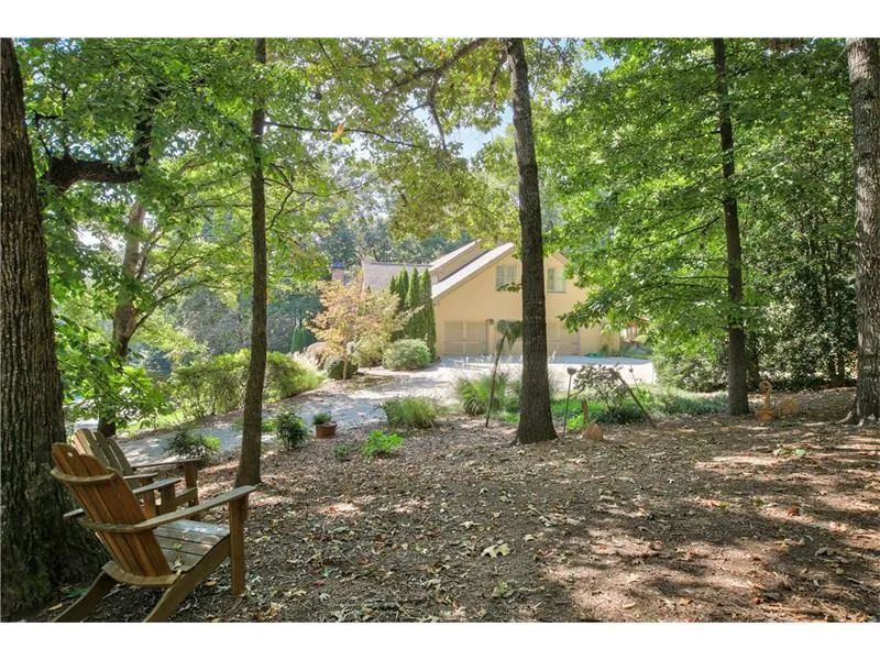 335 Green Glen Way, Sandy Springs, Georgia 30327, 5 Bedrooms Bedrooms, ,3 BathroomsBathrooms,Residential,Sold,335 Green Glen Way,5968131