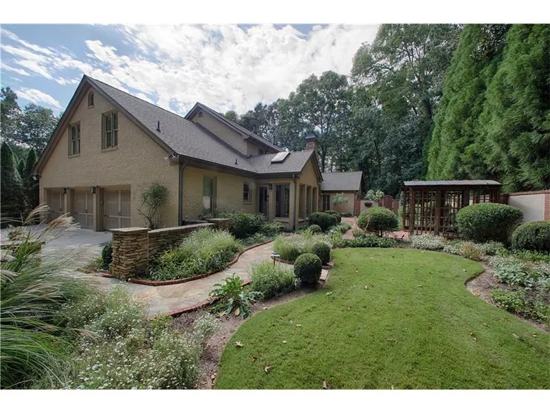 335 Green Glen Way, Sandy Springs, Georgia 30327, 5 Bedrooms Bedrooms, ,3 BathroomsBathrooms,Residential,Sold,335 Green Glen Way,5968131