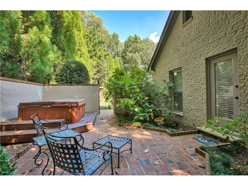 335 Green Glen Way, Sandy Springs, Georgia 30327, 5 Bedrooms Bedrooms, ,3 BathroomsBathrooms,Residential,Sold,335 Green Glen Way,5968131