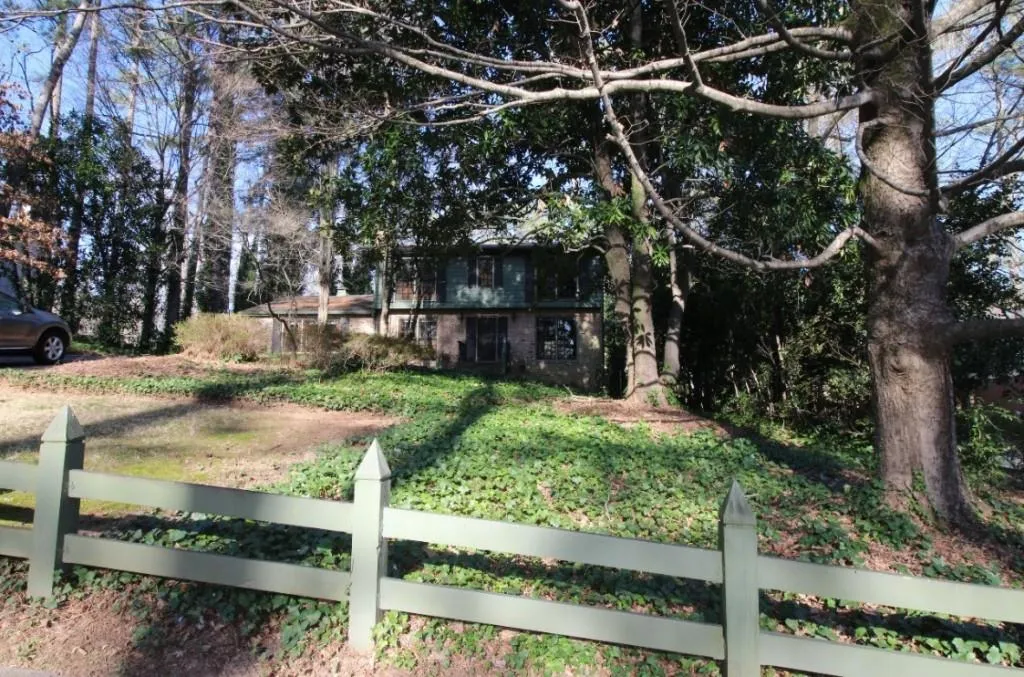 7249 Thornhill Lane, Sandy Springs, Georgia 30328, 4 Bedrooms Bedrooms, ,2 BathroomsBathrooms,Residential,Sold,7249 Thornhill Lane,6676252