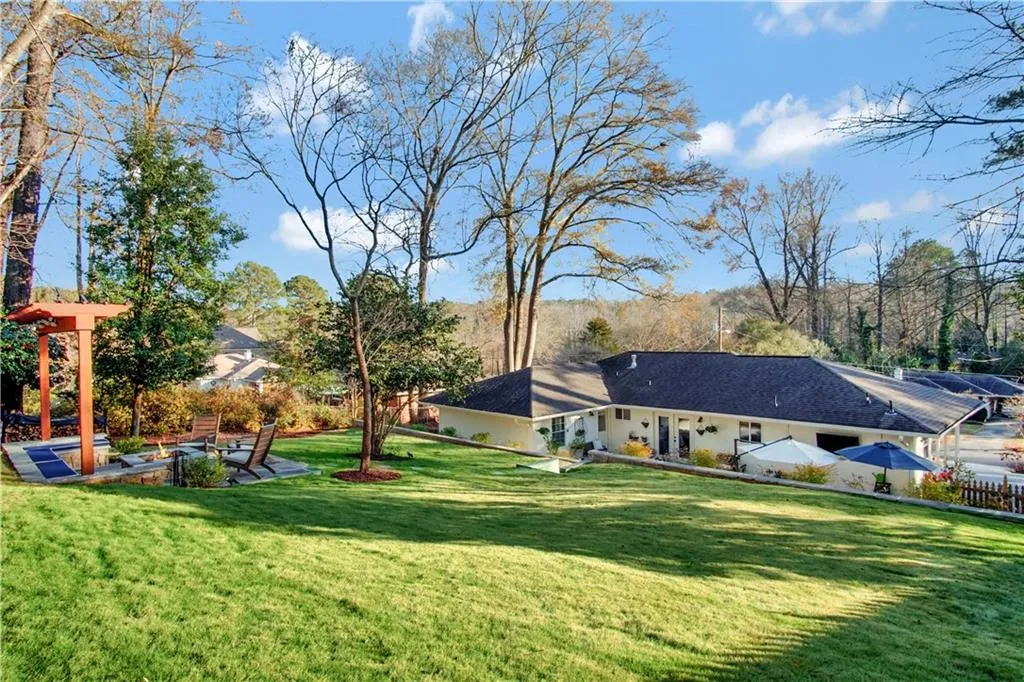 500 Carolwood Lane, Atlanta, Georgia 30342, 3 Bedrooms Bedrooms, ,2 BathroomsBathrooms,Residential,Sold,500 Carolwood Lane,6825781