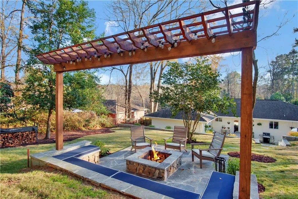 500 Carolwood Lane, Atlanta, Georgia 30342, 3 Bedrooms Bedrooms, ,2 BathroomsBathrooms,Residential,Sold,500 Carolwood Lane,6825781