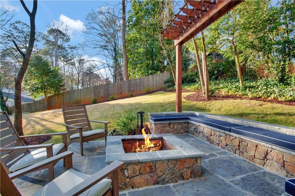 500 Carolwood Lane, Atlanta, Georgia 30342, 3 Bedrooms Bedrooms, ,2 BathroomsBathrooms,Residential,Sold,500 Carolwood Lane,6825781