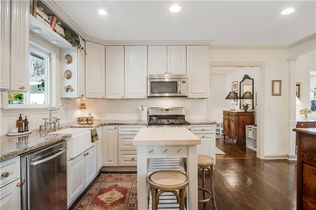 500 Carolwood Lane, Atlanta, Georgia 30342, 3 Bedrooms Bedrooms, ,2 BathroomsBathrooms,Residential,Sold,500 Carolwood Lane,6825781