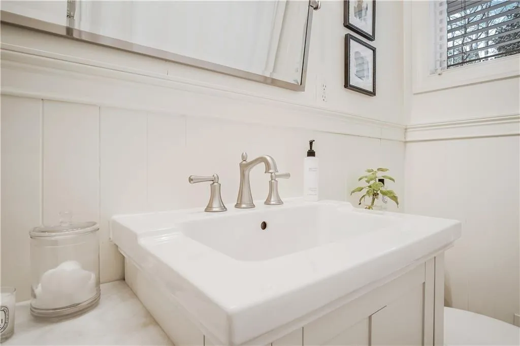 500 Carolwood Lane, Atlanta, Georgia 30342, 3 Bedrooms Bedrooms, ,2 BathroomsBathrooms,Residential,Sold,500 Carolwood Lane,6825781