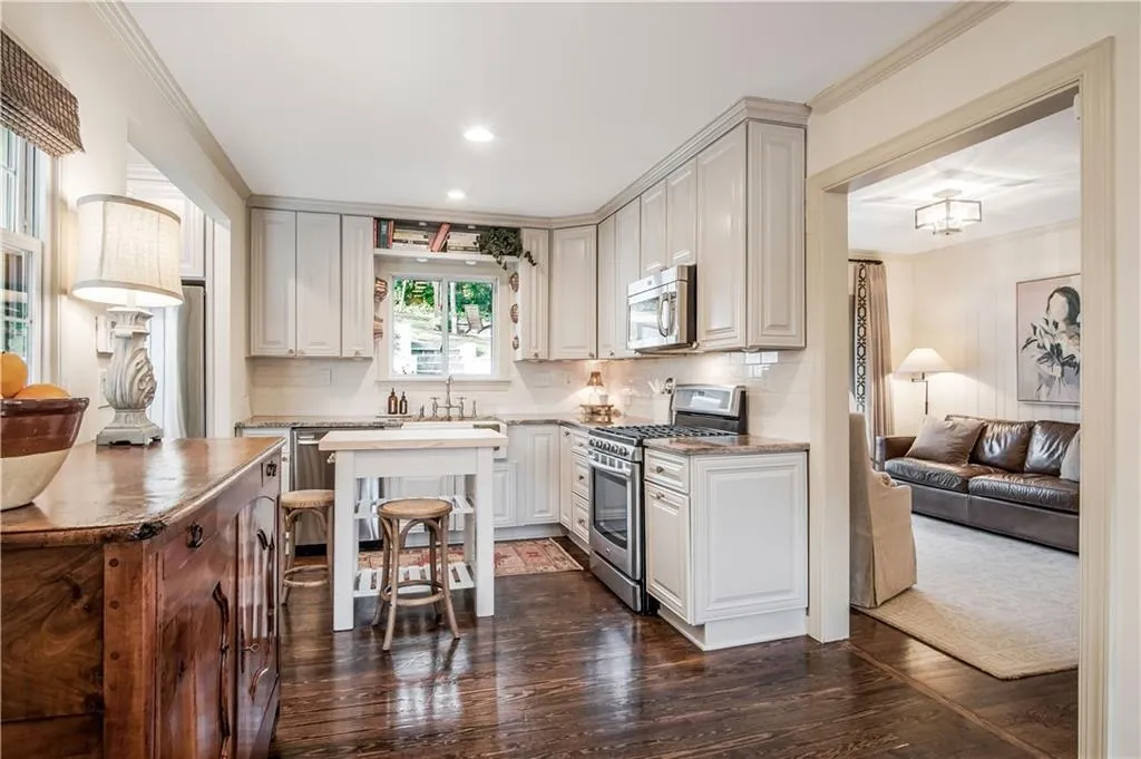 500 Carolwood Lane, Atlanta, Georgia 30342, 3 Bedrooms Bedrooms, ,2 BathroomsBathrooms,Residential,Sold,500 Carolwood Lane,6825781