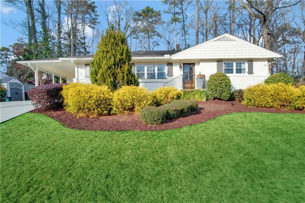 500 Carolwood Lane, Atlanta, Georgia 30342, 3 Bedrooms Bedrooms, ,2 BathroomsBathrooms,Residential,Sold,500 Carolwood Lane,6825781