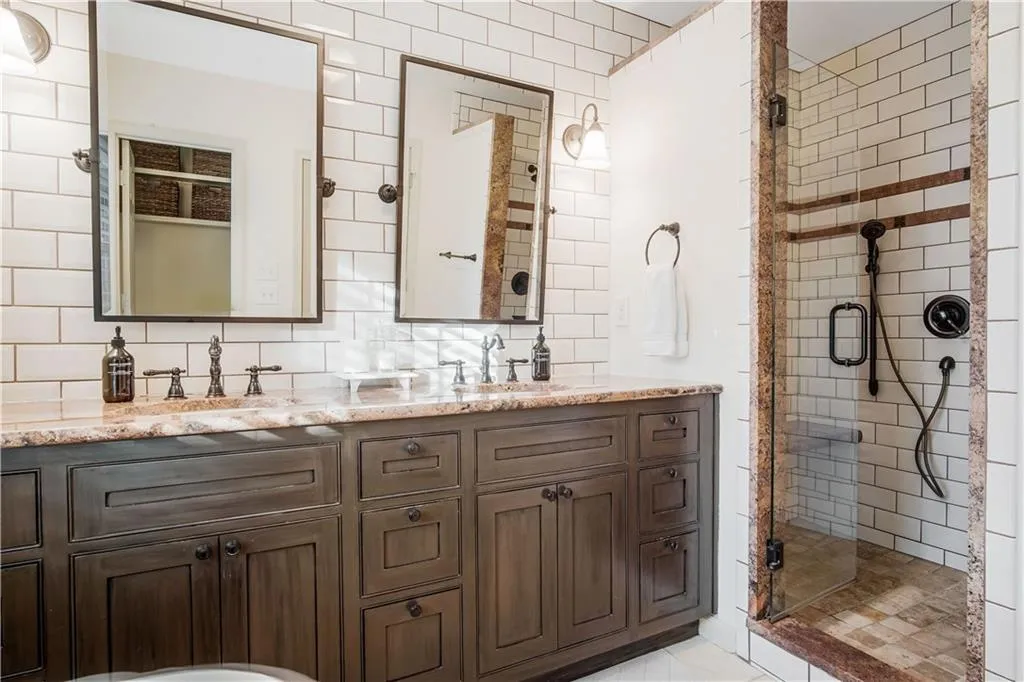 500 Carolwood Lane, Atlanta, Georgia 30342, 3 Bedrooms Bedrooms, ,2 BathroomsBathrooms,Residential,Sold,500 Carolwood Lane,6825781