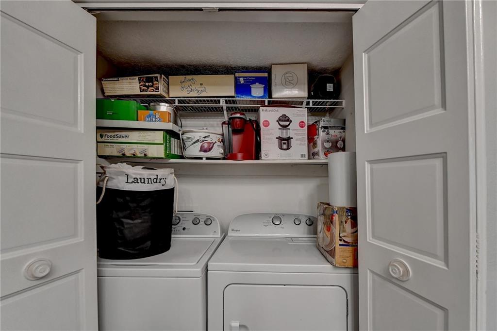 Washroom with washer and dryer
