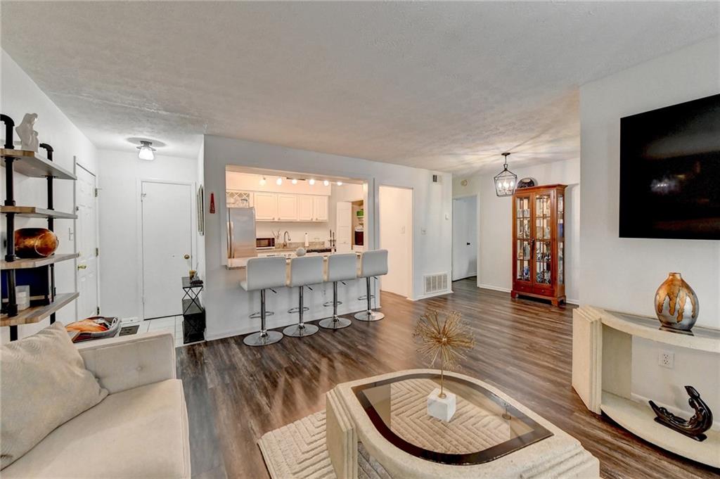 5159 Roswell Road Unit 1, Atlanta, Georgia 30342, 1 Bedroom Bedrooms, ,1 BathroomBathrooms,Residential,Sold,5159 Roswell Road Unit 1,7339507