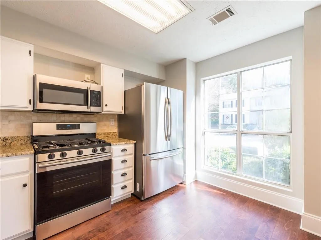 404 Wedgewood Way, Atlanta, Georgia 30350, 2 Bedrooms Bedrooms, ,2 BathroomsBathrooms,Residential,Sold,404 Wedgewood Way,5940398