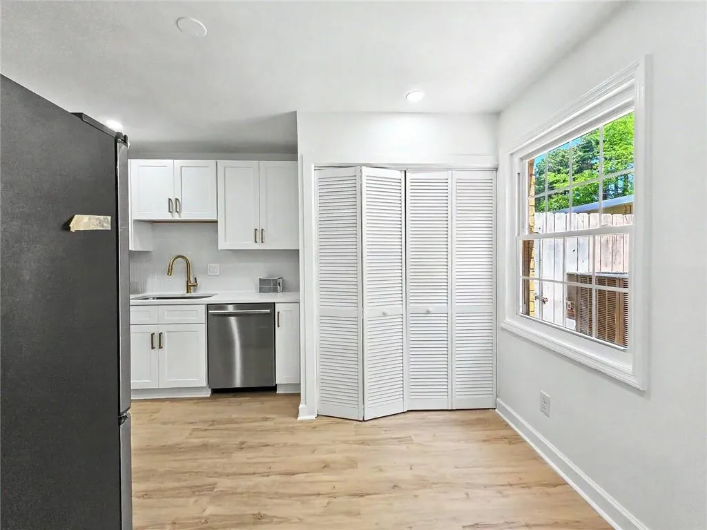 270 Winding River Road Unit H, Atlanta, Georgia 30350, 3 Bedrooms Bedrooms, ,2 BathroomsBathrooms,Residential,For Sale,270 Winding River Road Unit H,7753900
