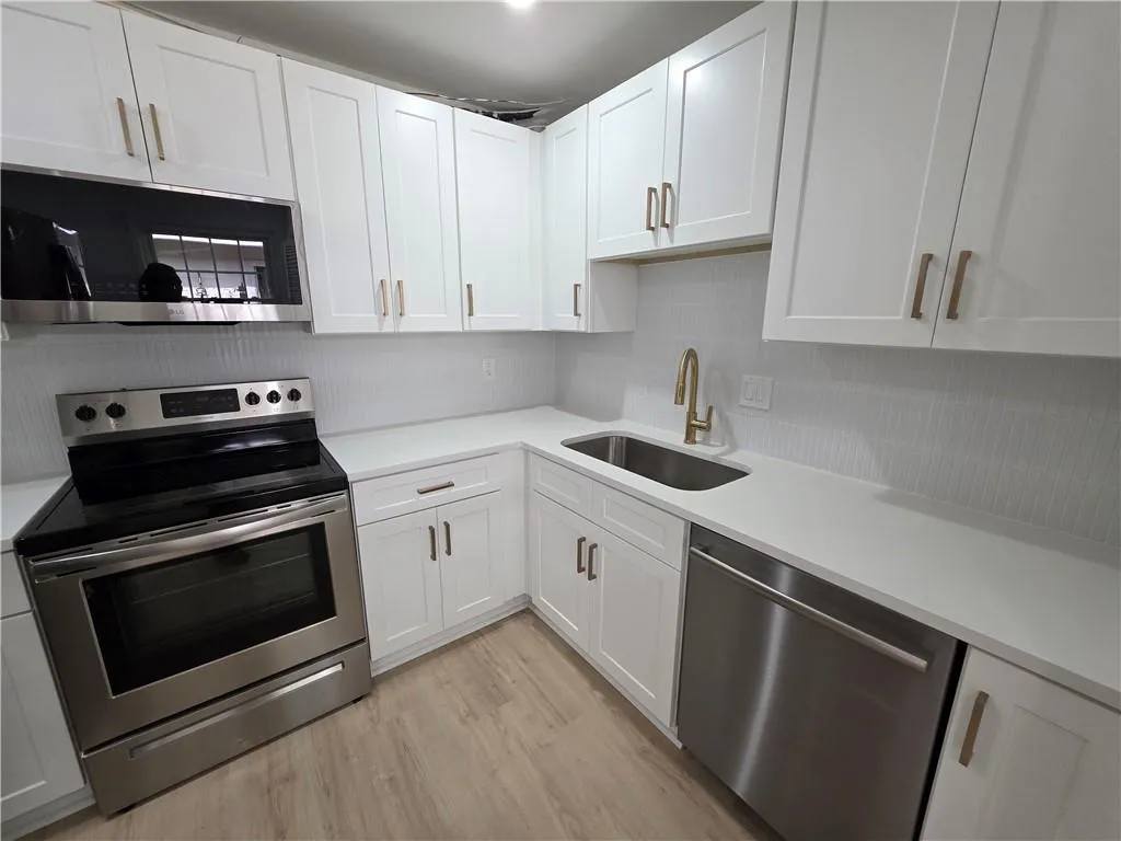 270 Winding River Road Unit H, Atlanta, Georgia 30350, 3 Bedrooms Bedrooms, ,2 BathroomsBathrooms,Residential,For Sale,270 Winding River Road Unit H,7753900
