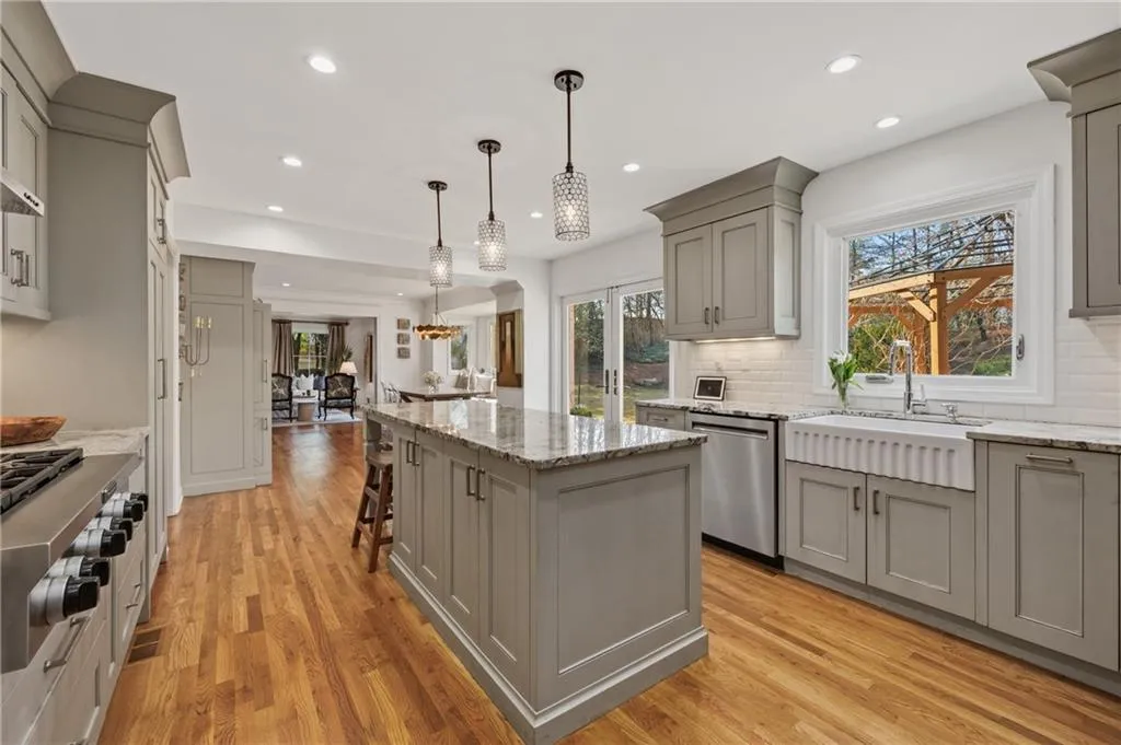 75 River Park Drive, Atlanta, Georgia 30328, 4 Bedrooms Bedrooms, ,3 BathroomsBathrooms,Residential,Sold,75 River Park Drive,7355432
