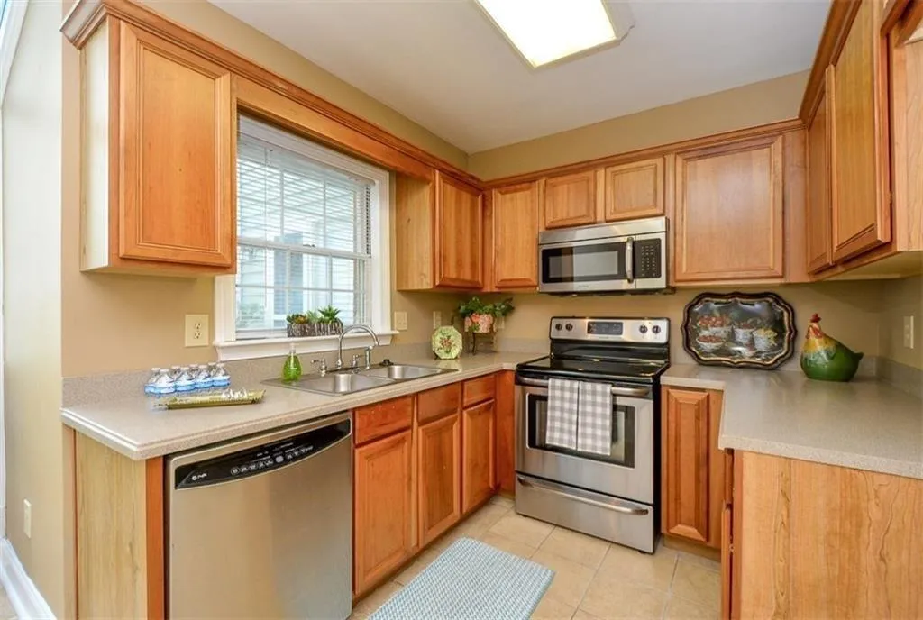 20 Mount Vernon Circle, Sandy Springs, Georgia 30338, 2 Bedrooms Bedrooms, ,2 BathroomsBathrooms,Residential,Sold,20 Mount Vernon Circle,6628232