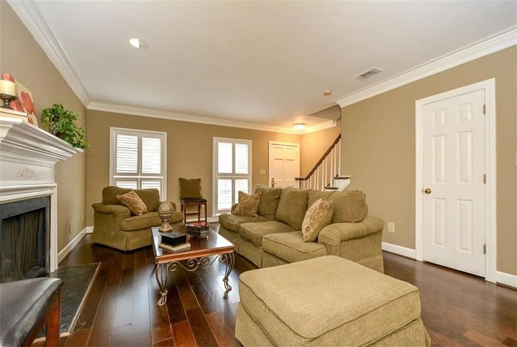 20 Mount Vernon Circle, Sandy Springs, Georgia 30338, 2 Bedrooms Bedrooms, ,2 BathroomsBathrooms,Residential,Sold,20 Mount Vernon Circle,6628232