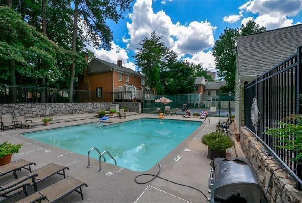 20 Mount Vernon Circle, Sandy Springs, Georgia 30338, 2 Bedrooms Bedrooms, ,2 BathroomsBathrooms,Residential,Sold,20 Mount Vernon Circle,6628232