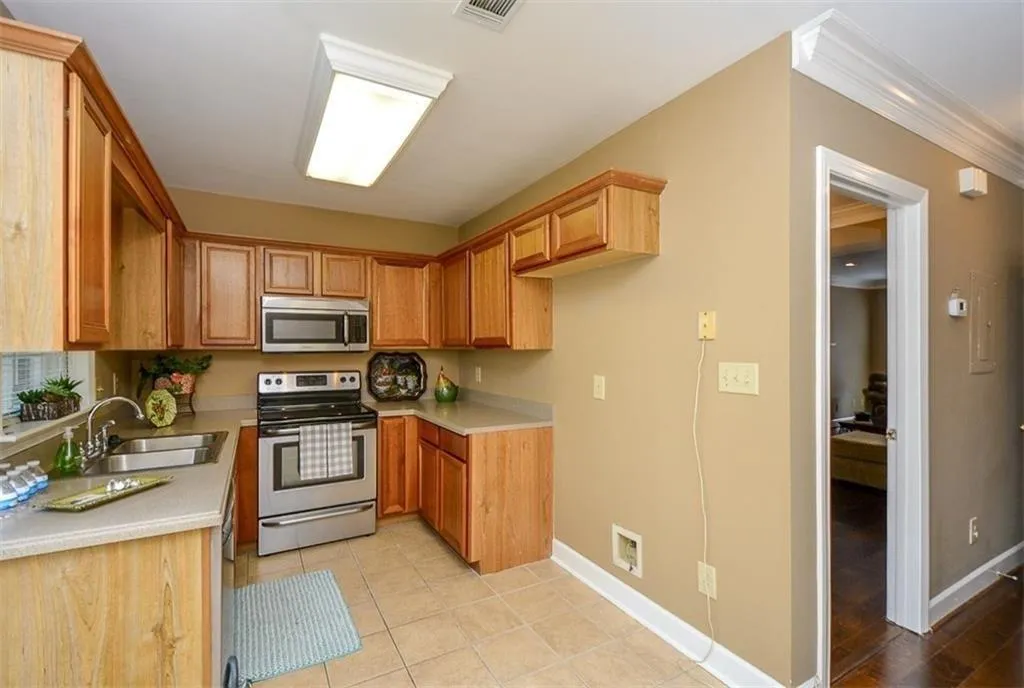 20 Mount Vernon Circle, Sandy Springs, Georgia 30338, 2 Bedrooms Bedrooms, ,2 BathroomsBathrooms,Residential,Sold,20 Mount Vernon Circle,6628232