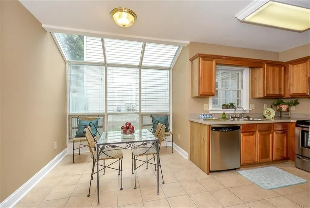 20 Mount Vernon Circle, Sandy Springs, Georgia 30338, 2 Bedrooms Bedrooms, ,2 BathroomsBathrooms,Residential,Sold,20 Mount Vernon Circle,6628232