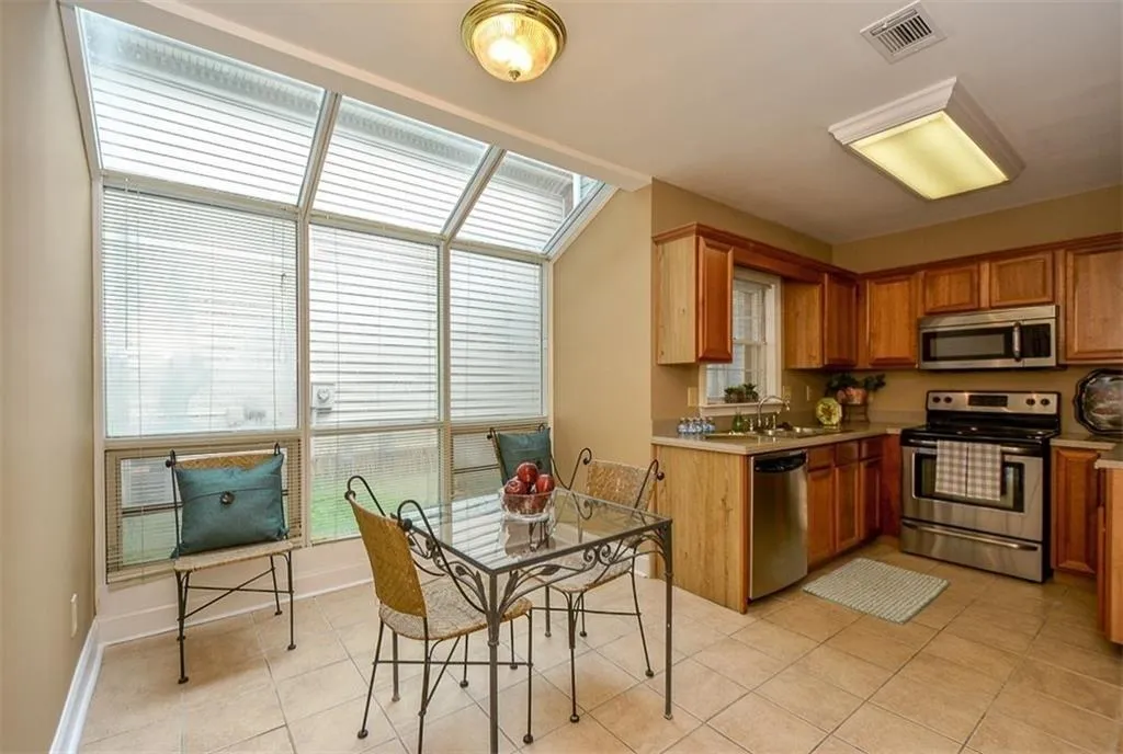 20 Mount Vernon Circle, Sandy Springs, Georgia 30338, 2 Bedrooms Bedrooms, ,2 BathroomsBathrooms,Residential,Sold,20 Mount Vernon Circle,6628232