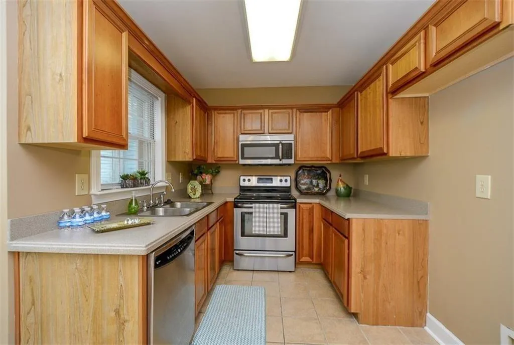 20 Mount Vernon Circle, Sandy Springs, Georgia 30338, 2 Bedrooms Bedrooms, ,2 BathroomsBathrooms,Residential,Sold,20 Mount Vernon Circle,6628232