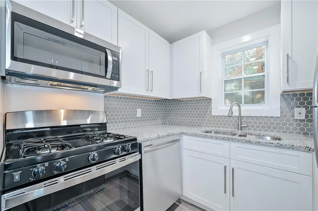 5642 Kingsport Drive Unit 8, Atlanta, Georgia 30342, 2 Bedrooms Bedrooms, ,2 BathroomsBathrooms,Residential,Sold,5642 Kingsport Drive Unit 8,7006194