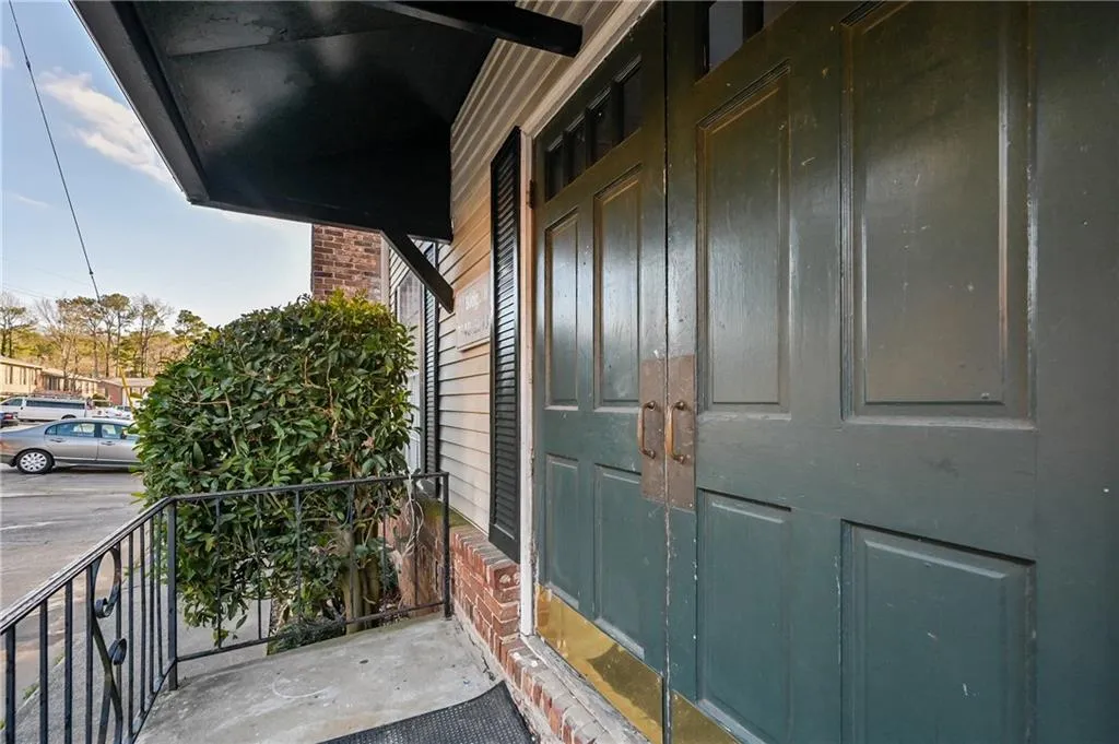 5642 Kingsport Drive Unit 8, Atlanta, Georgia 30342, 2 Bedrooms Bedrooms, ,2 BathroomsBathrooms,Residential,Sold,5642 Kingsport Drive Unit 8,7006194
