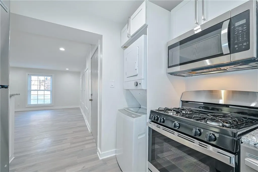 5642 Kingsport Drive Unit 8, Atlanta, Georgia 30342, 2 Bedrooms Bedrooms, ,2 BathroomsBathrooms,Residential,Sold,5642 Kingsport Drive Unit 8,7006194