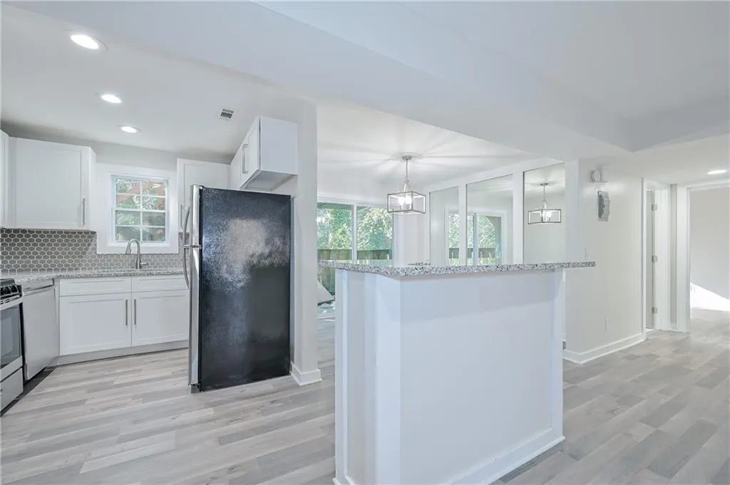 5642 Kingsport Drive Unit 8, Atlanta, Georgia 30342, 2 Bedrooms Bedrooms, ,2 BathroomsBathrooms,Residential,Sold,5642 Kingsport Drive Unit 8,7006194