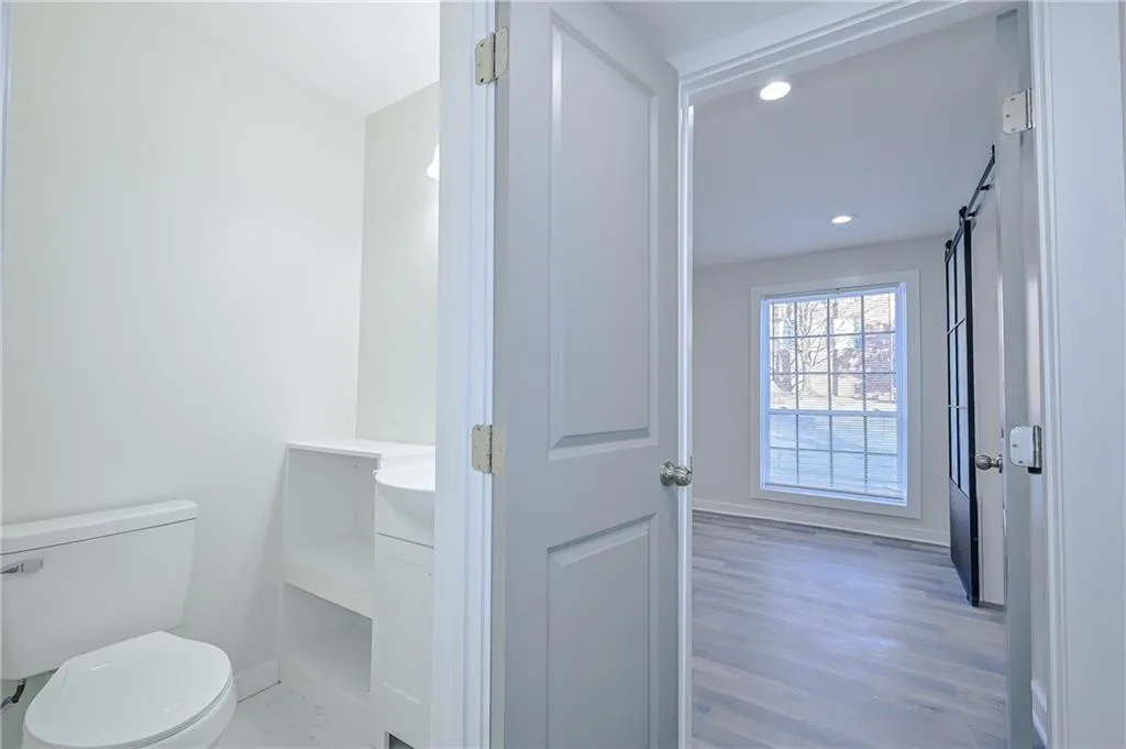 5642 Kingsport Drive Unit 8, Atlanta, Georgia 30342, 2 Bedrooms Bedrooms, ,2 BathroomsBathrooms,Residential,Sold,5642 Kingsport Drive Unit 8,7006194