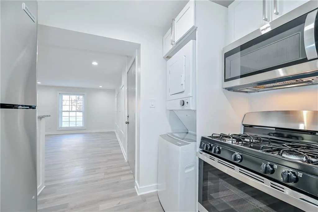 5642 Kingsport Drive Unit 8, Atlanta, Georgia 30342, 2 Bedrooms Bedrooms, ,2 BathroomsBathrooms,Residential,Sold,5642 Kingsport Drive Unit 8,7006194