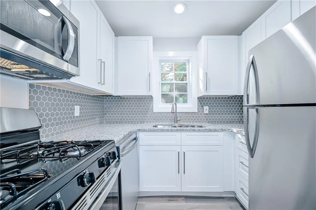 5642 Kingsport Drive Unit 8, Atlanta, Georgia 30342, 2 Bedrooms Bedrooms, ,2 BathroomsBathrooms,Residential,Sold,5642 Kingsport Drive Unit 8,7006194