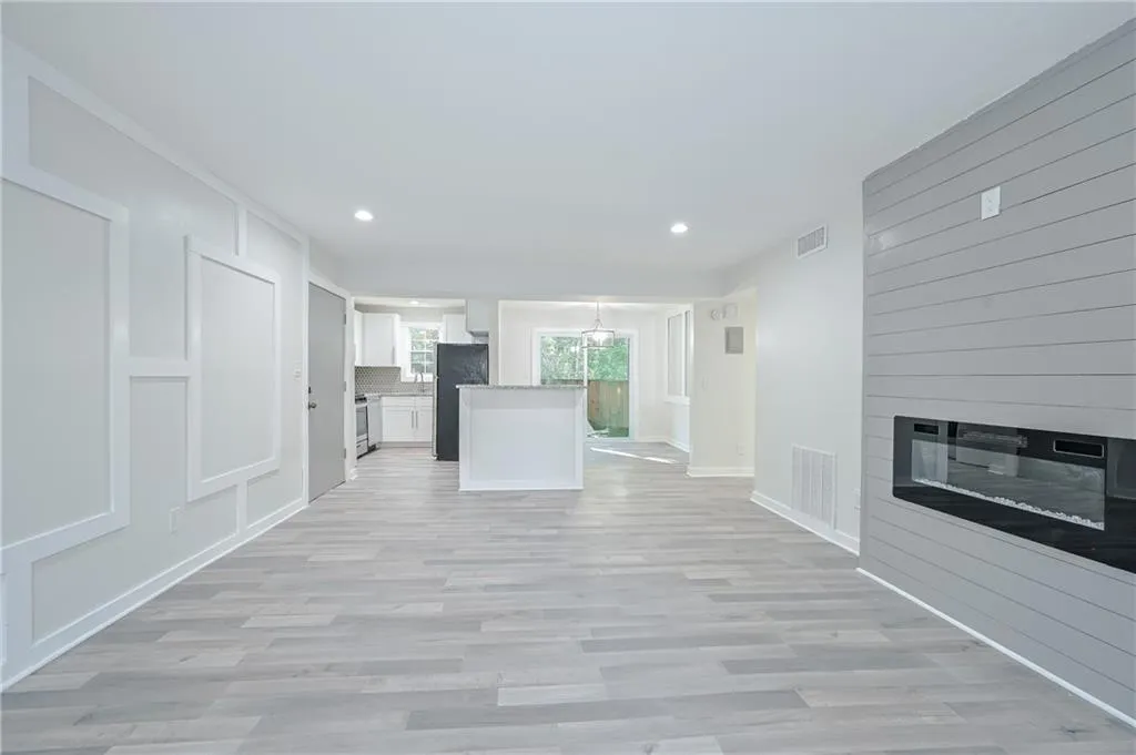 5642 Kingsport Drive Unit 8, Atlanta, Georgia 30342, 2 Bedrooms Bedrooms, ,2 BathroomsBathrooms,Residential,Sold,5642 Kingsport Drive Unit 8,7006194
