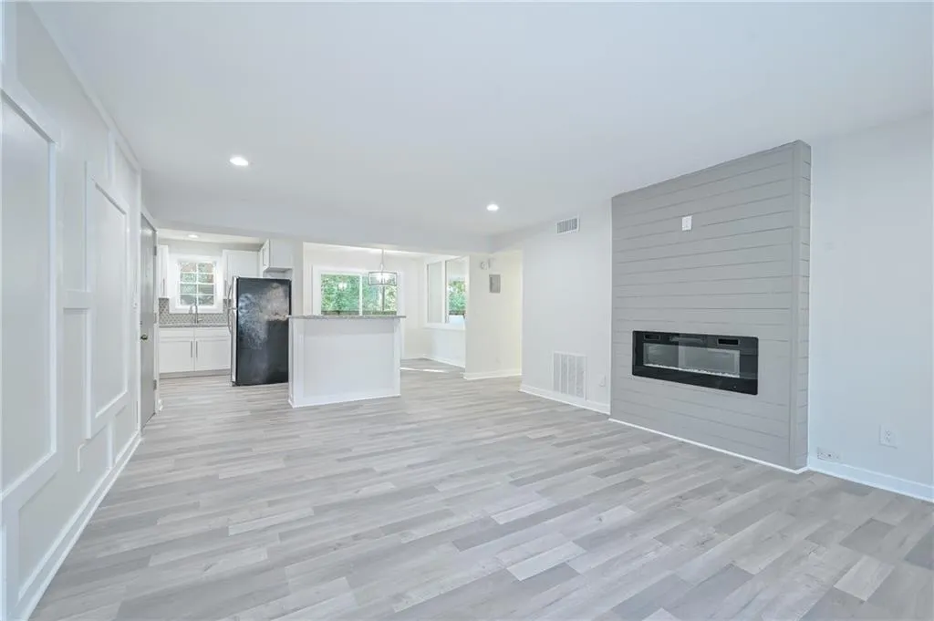 5642 Kingsport Drive Unit 8, Atlanta, Georgia 30342, 2 Bedrooms Bedrooms, ,2 BathroomsBathrooms,Residential,Sold,5642 Kingsport Drive Unit 8,7006194