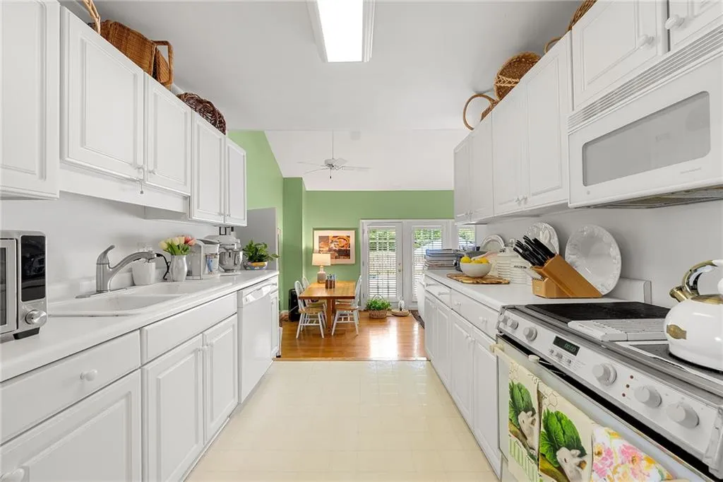 332 Allison Drive Ne, Atlanta, Georgia 30342, 3 Bedrooms Bedrooms, ,3 BathroomsBathrooms,Residential,For Sale,332 Allison Drive Ne,7631863