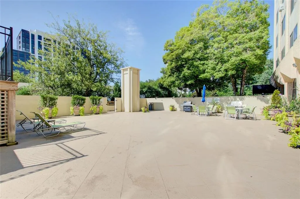 2479 Peachtree Road Ne Unit 304, Atlanta, Georgia 30305, 1 Bedroom Bedrooms, ,1 BathroomBathrooms,Residential,For Sale,2479 Peachtree Road Ne Unit 304,7624138